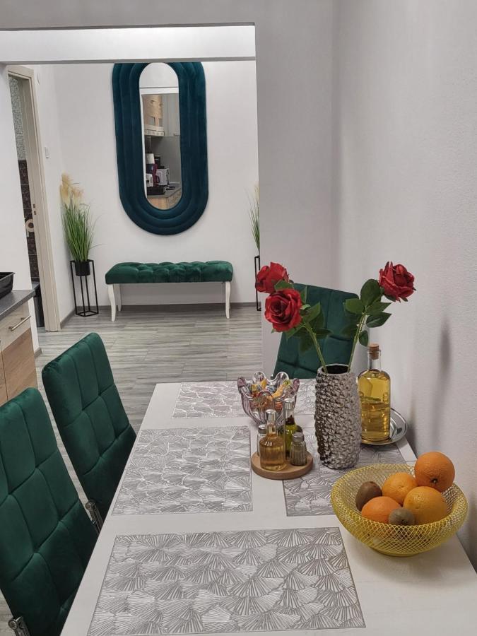 Apartament Nectaria Беїле-Херкулане Екстер'єр фото