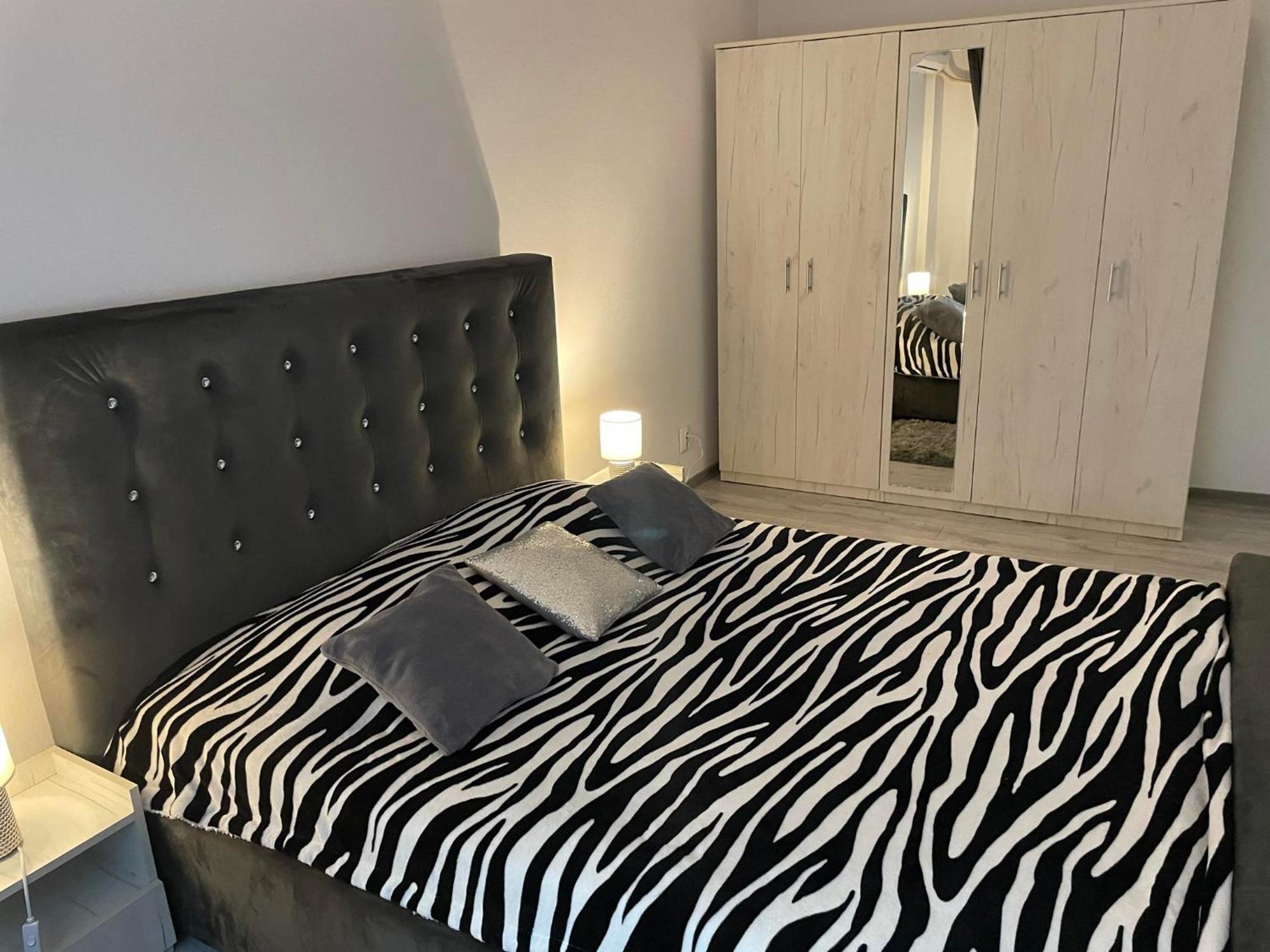 Apartament Nectaria Беїле-Херкулане Екстер'єр фото